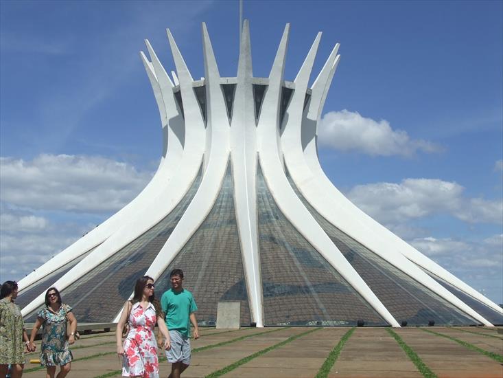 - - - -KOBIETA PIĘKNA JEST - Brasilia_katedra4.JPG