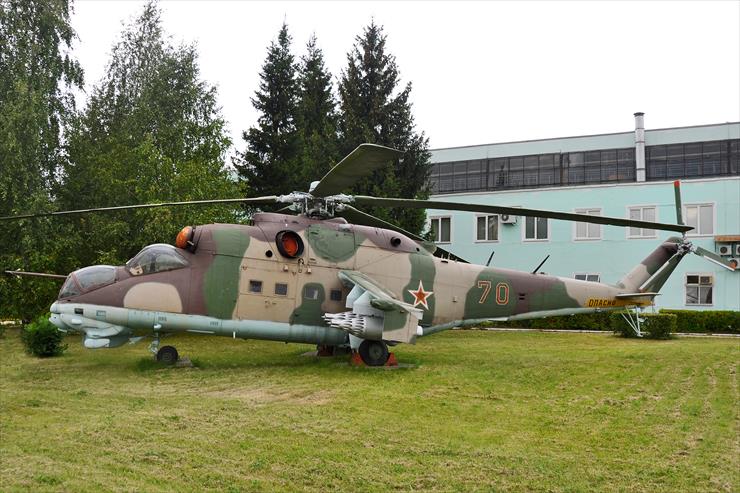 Wojna Ukraińsko-Rosyjska 2022-2024 Uzbrojenie - Mil Mi-24D Hind-D 70 Red.jpg